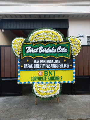 Papan Bunga Duka di Cigugur Tengah