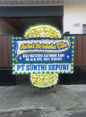 Papan Bunga Duka di Cigugur Tengah