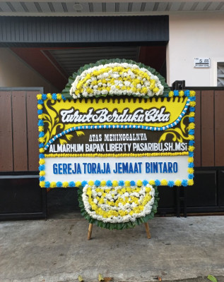Papan Bunga Duka di Cigugur Tengah