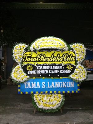 Papan Bunga Duka di Cigugur Tengah