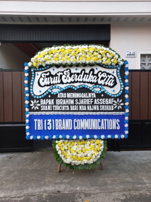 Papan Bunga Duka di Cigugur Tengah